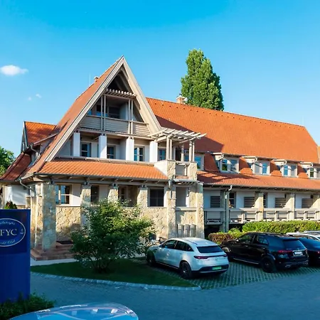 Balatonfoi Yacht Club Otel 4*